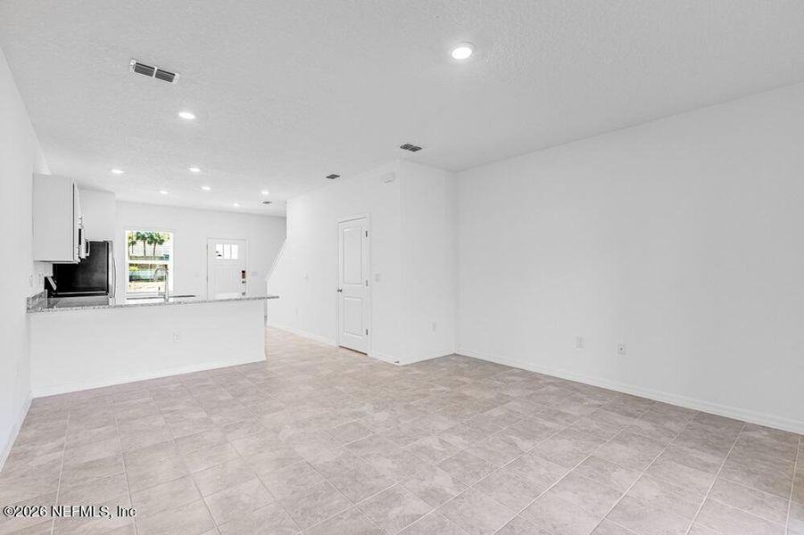 Spacious, unfurnished interior of a new home in , Jacksonville (Image 19).