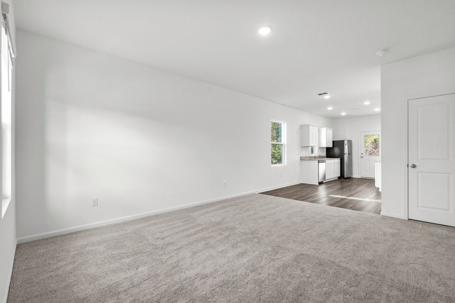 Representative unfurnished interior of a home built from the Comet by Starlight Homes in Andalusia, Loris (Image 15).