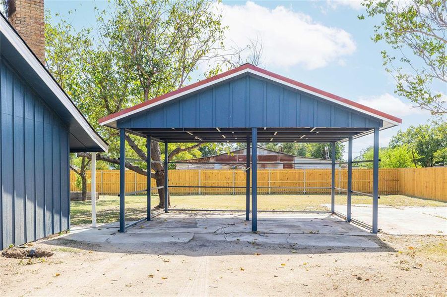 Front exterior of a new home in , Brownwood, TX, highlighting curb appeal (Image 21). Front exterior of a new home in , Brownwood, TX, highlighting curb appeal (Image 21).