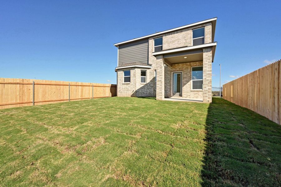 Exterior details and patio area of a home in Stoney Chase, Del Valle (Image 4).
