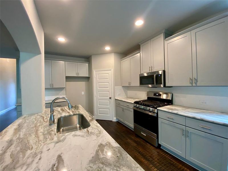 Rich hardwood floors in entry, kitchen, cafe & family room! Rich hardwood floors in entry, kitchen, cafe & family room!