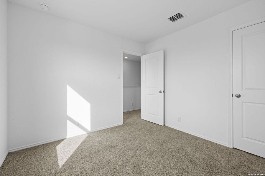 Spacious, unfurnished interior of a new home in Blue Ridge Ranch, San Antonio (Image 10).