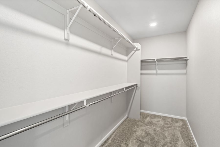Spacious, unfurnished interior of a new home in Wolf Creek Run West, Strasburg (Image 13).