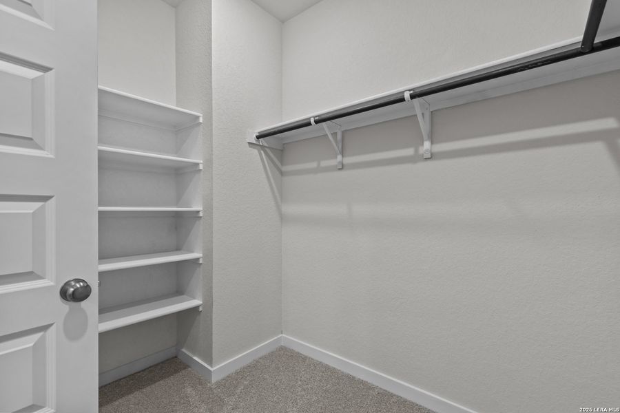 Spacious, unfurnished interior of a new home in Spring Creek, San Antonio (Image 11).