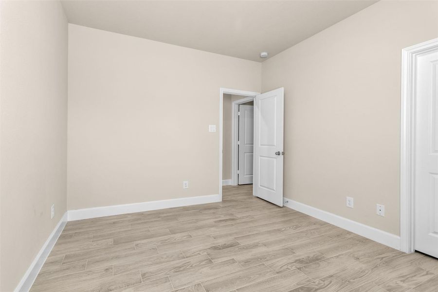 Spacious, unfurnished interior of a new home in , Willis (Image 38).