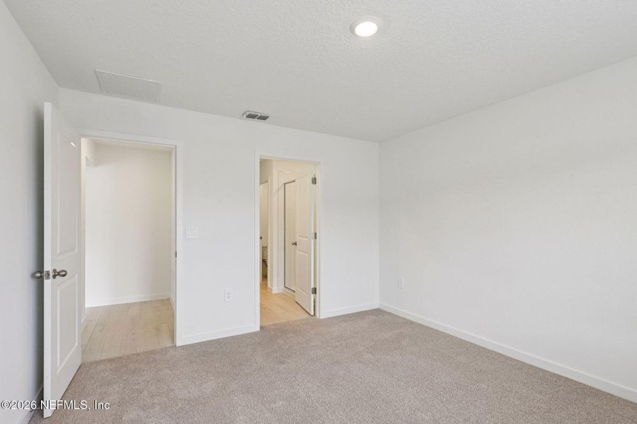 Spacious, unfurnished interior of a new home in Kings Preserve, Jacksonville (Image 23).
