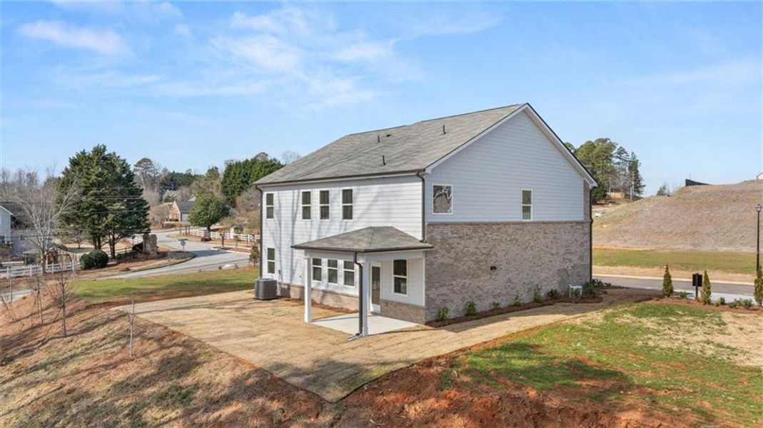 Exterior details and patio area of a home in Hillbrooke Preserve, Conyers (Image 3).