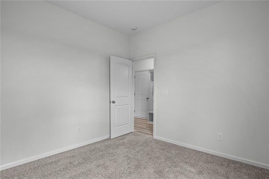 Spacious, unfurnished interior of a new home in Laurel Farms, Dallas (Image 33).