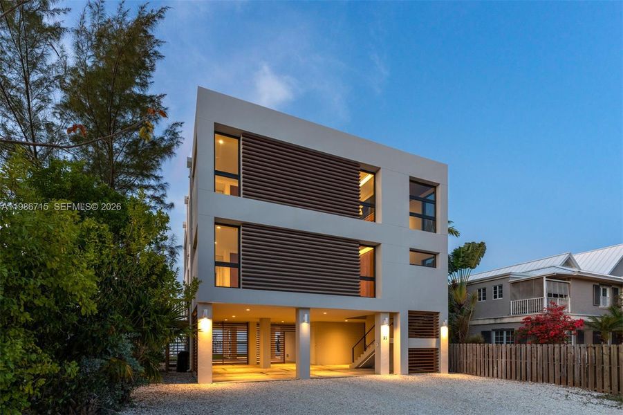 Condo located in Key Largo, FL showcasing its design and architecture (Image 37). Condo located in Key Largo, FL showcasing its design and architecture (Image 37).