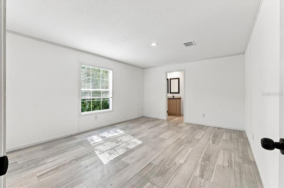 Spacious, unfurnished interior of a new home in , Zephyrhills (Image 27).