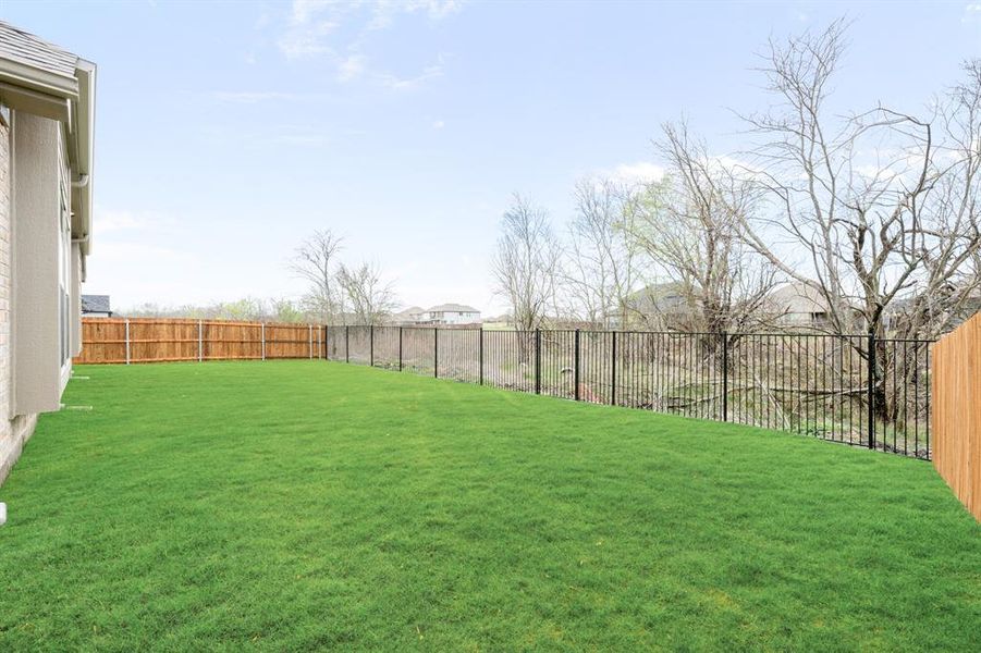 Exterior details and patio area of a home in Sonoma Verde, Rockwall (Image 4).