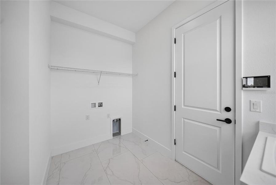 Spacious, unfurnished interior of a new home in Gracewater at Sarasota, Sarasota (Image 36).