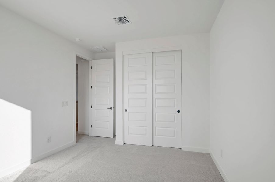 Spacious, unfurnished interior of a new home in Soleo, San Tan Valley (Image 27).
