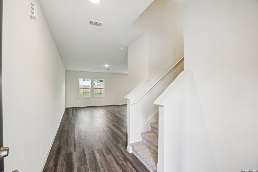 Spacious, unfurnished interior of a new home in Roosevelt Heights, San Antonio (Image 17).