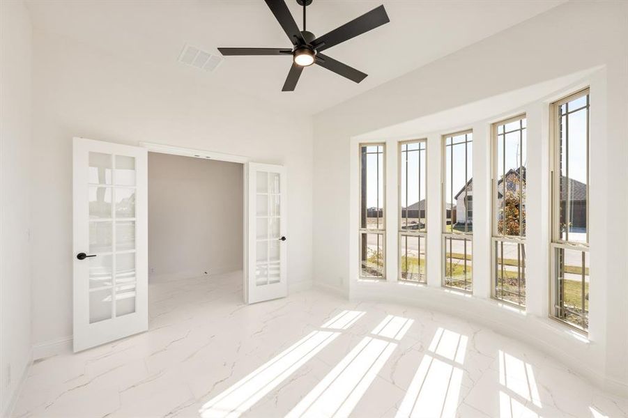 Spacious, unfurnished interior of a new home in Georgetown at Kings Fort 50s, Kaufman (Image 22).