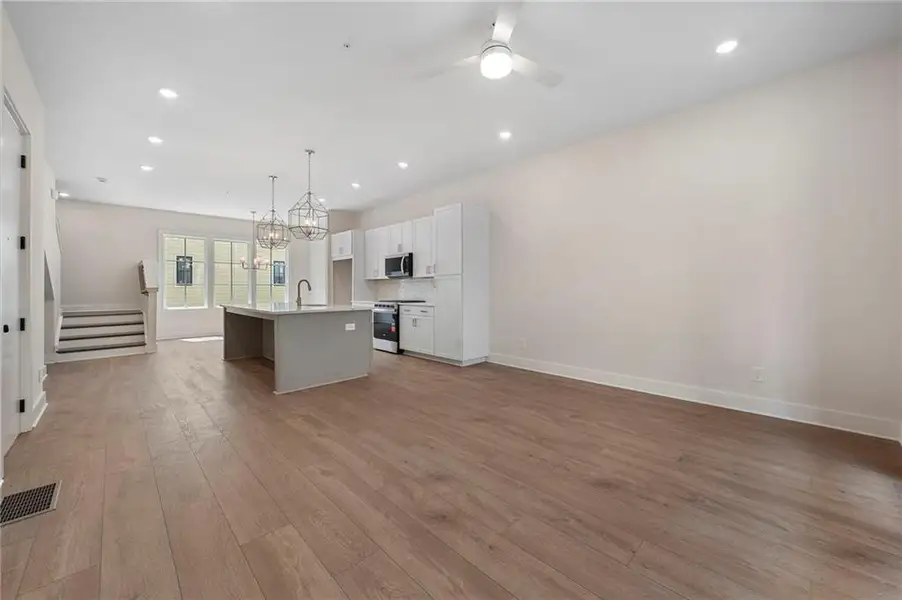 Spacious, unfurnished interior of a new home in , Atlanta (Image 13).