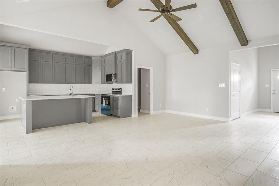 Spacious, unfurnished interior of a new home in , Cleburne (Image 16).