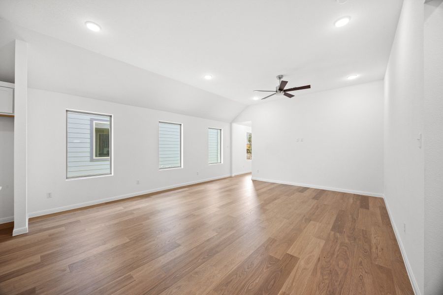 Spacious, unfurnished interior of a new home in Trinity Ranch, Elgin (Image 16).
