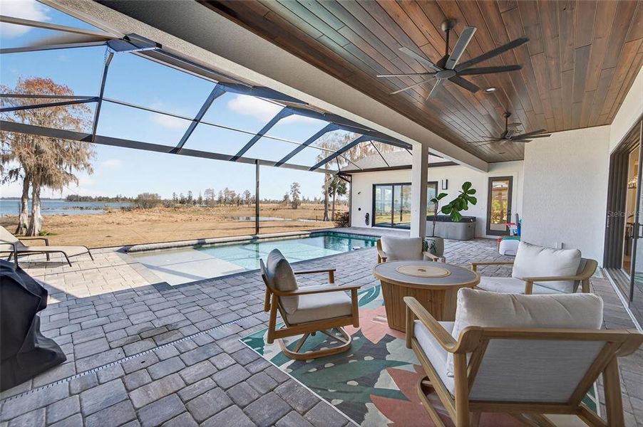 Exterior details and patio area of a home in , Bartow (Image 38).