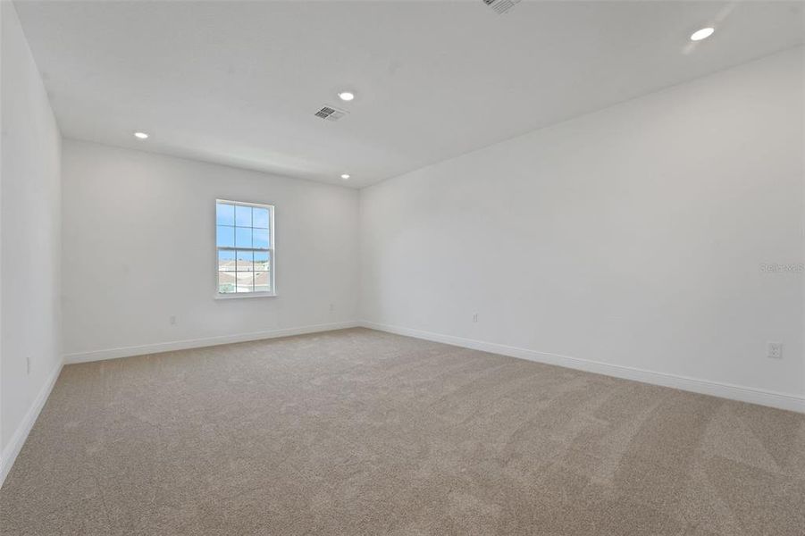 Spacious, unfurnished interior of a new home in Crossroads at Kelly Park, Apopka (Image 28).