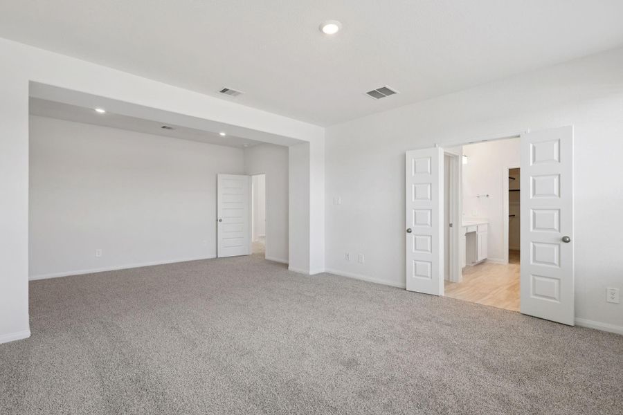 Spacious, unfurnished interior of a new home in Kemah Crossing - Luxe Series, Kemah (Image 21). Spacious, unfurnished interior of a new home in Kemah Crossing - Luxe Series, Kemah (Image 21).