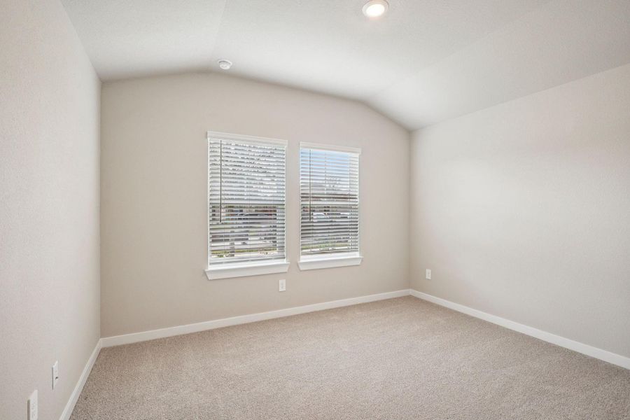 Spacious, unfurnished interior of a new home in Southwinds, Baytown (Image 12).