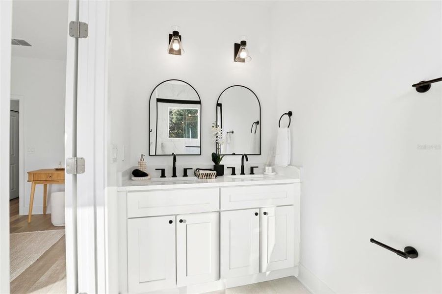 Furnished interior view inside a new home in , Orlando (Image 10).