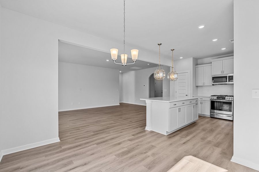 Spacious, unfurnished interior of a new home in Fieldstone, Lexington (Image 26).