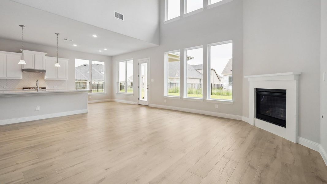 Spacious, unfurnished interior of a new home in Mostyn Manor Reserve, Magnolia (Image 11).