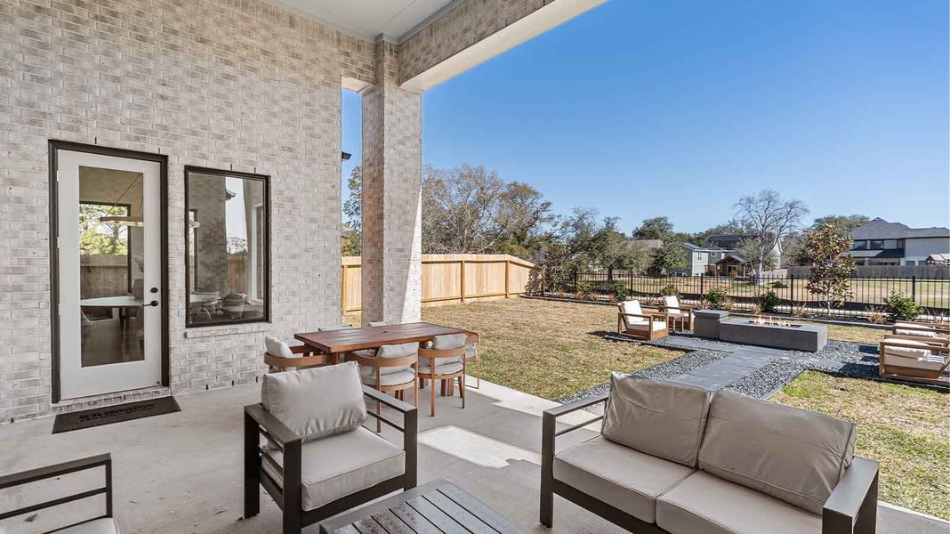 Representative exterior details of a home built from the Positano by D.R. Horton in Friendswood Trails, Friendswood (Image 4).