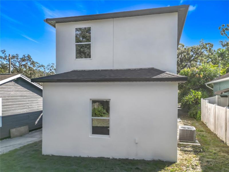 Exterior details and patio area of a home in , Tampa (Image 4).