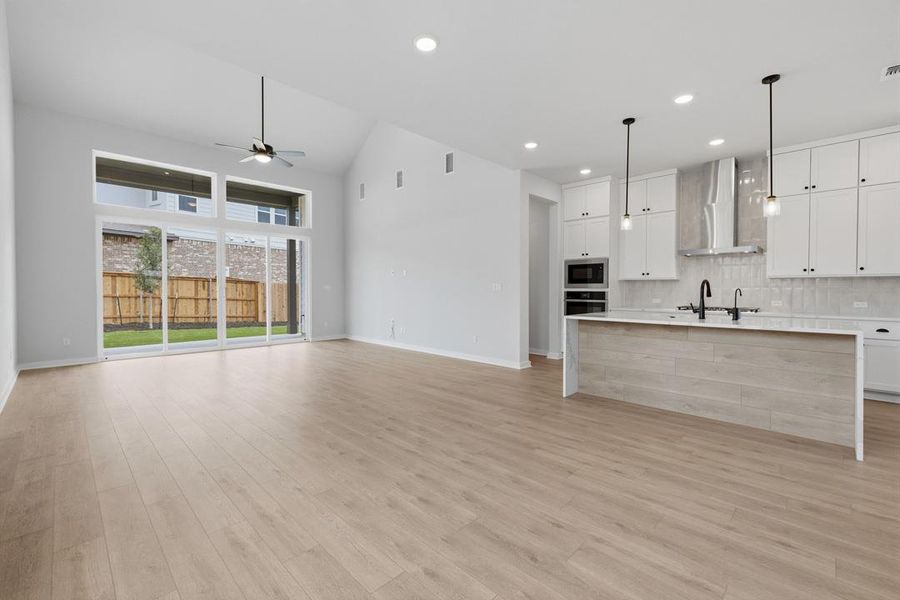 Spacious, unfurnished interior of a new home in Heritage, Dripping Springs (Image 18).