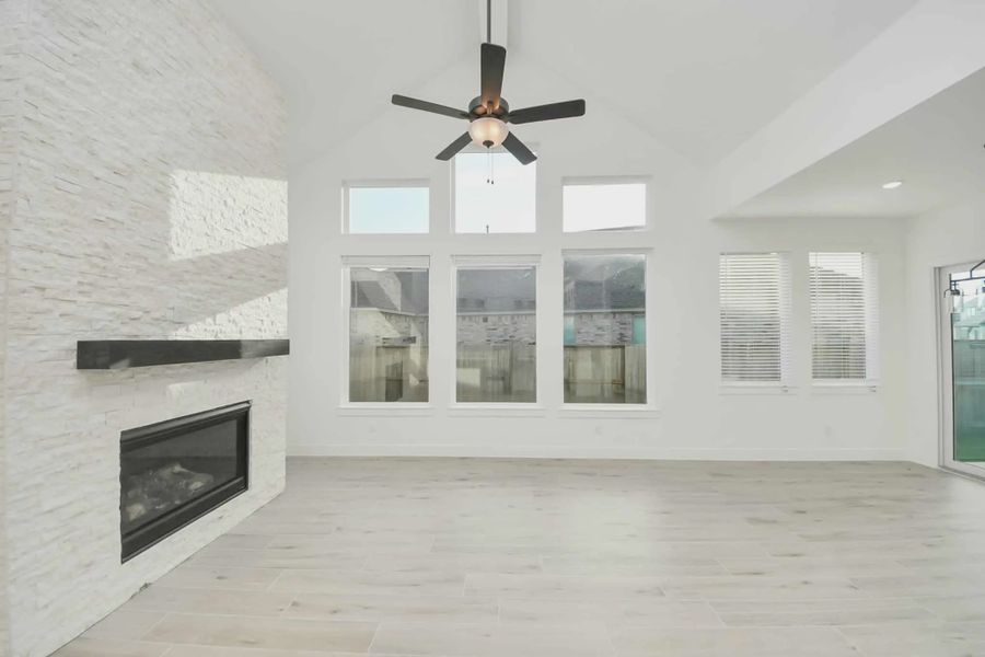 Representative unfurnished interior of a home built from the PT Bonneville by Chesmar Homes in Meridiana 50's and 60's, Manvel (Image 12).