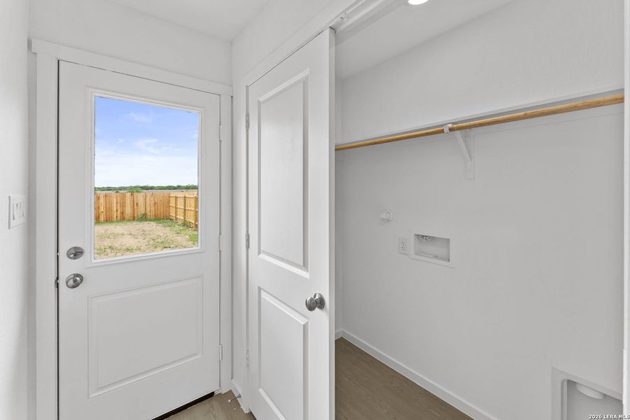 Spacious, unfurnished interior of a new home in Spring Grove, St. Hedwig (Image 11).