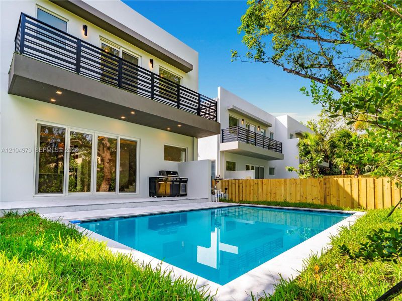 Exterior details and patio area of a home in , Fort Lauderdale (Image 3).
