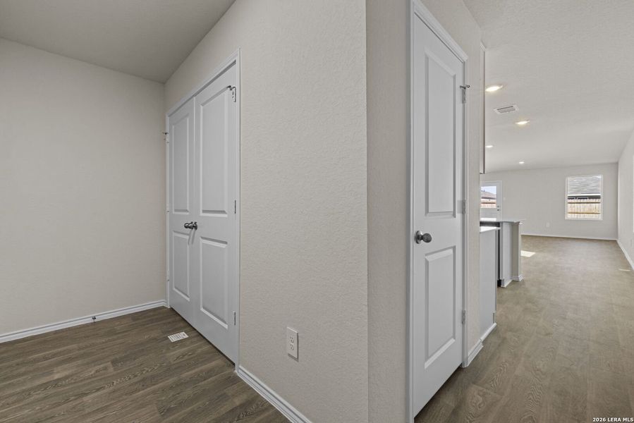 Spacious, unfurnished interior of a new home in Navarro Fields, Seguin (Image 16).
