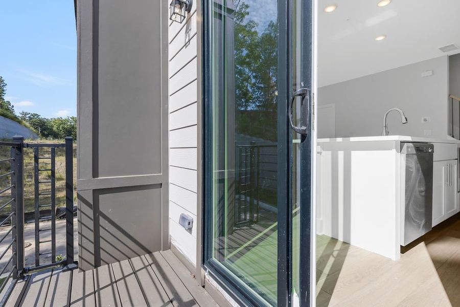 Exterior details and patio area of a home in Echo Park, Suwanee (Image 3).
