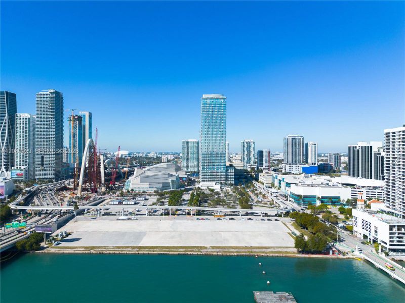Condo located in Miami, FL showcasing its design and architecture (Image 28).