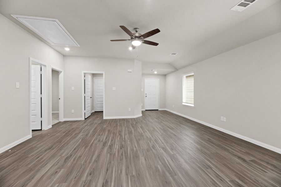 Spacious, unfurnished interior of a new home in Ridgeland Hills, Willis (Image 28).