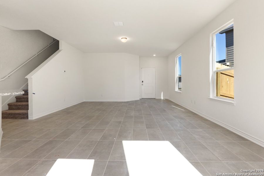 Spacious, unfurnished interior of a new home in The Granary - Heritage Collection, San Antonio (Image 7).