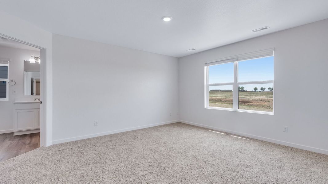 Spacious, unfurnished interior of a new home in Silver Peaks, Lochbuie (Image 27). Spacious, unfurnished interior of a new home in Silver Peaks, Lochbuie (Image 27).