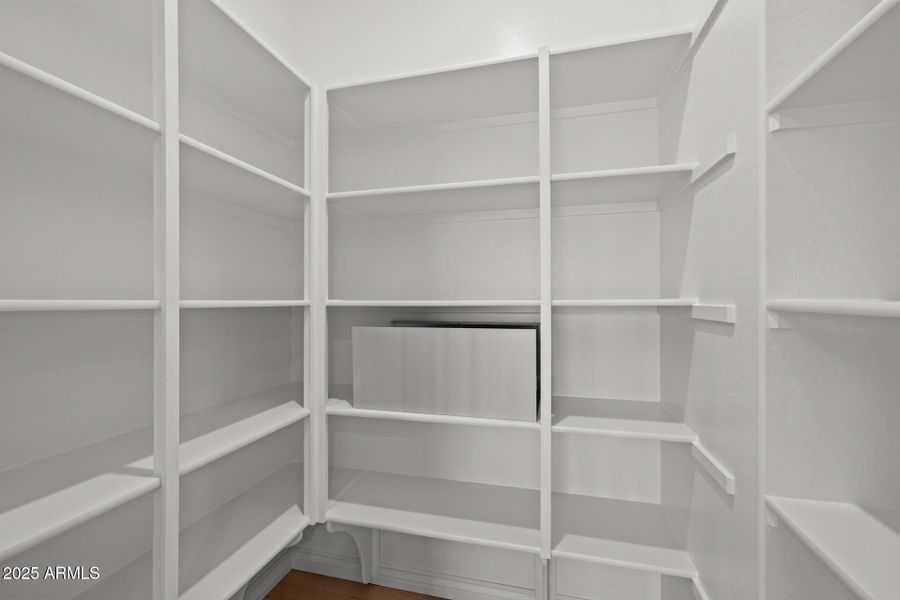 49)PANTRY
