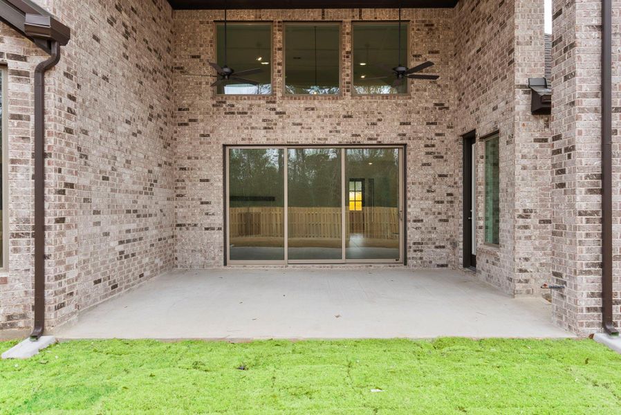 Exterior details and patio area of a home in Colton, Montgomery (Image 4).