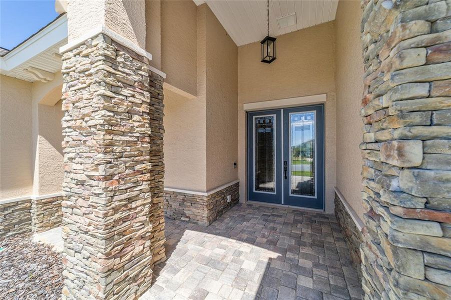 Exterior details and patio area of a home in , Ocala (Image 4).