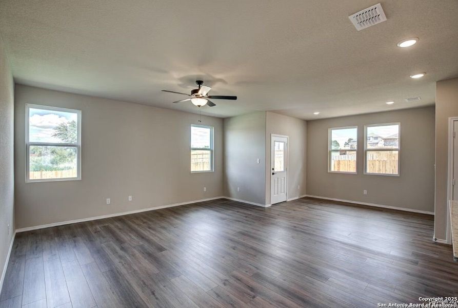Spacious, unfurnished interior of a new home in Royal Crest, San Antonio (Image 13).