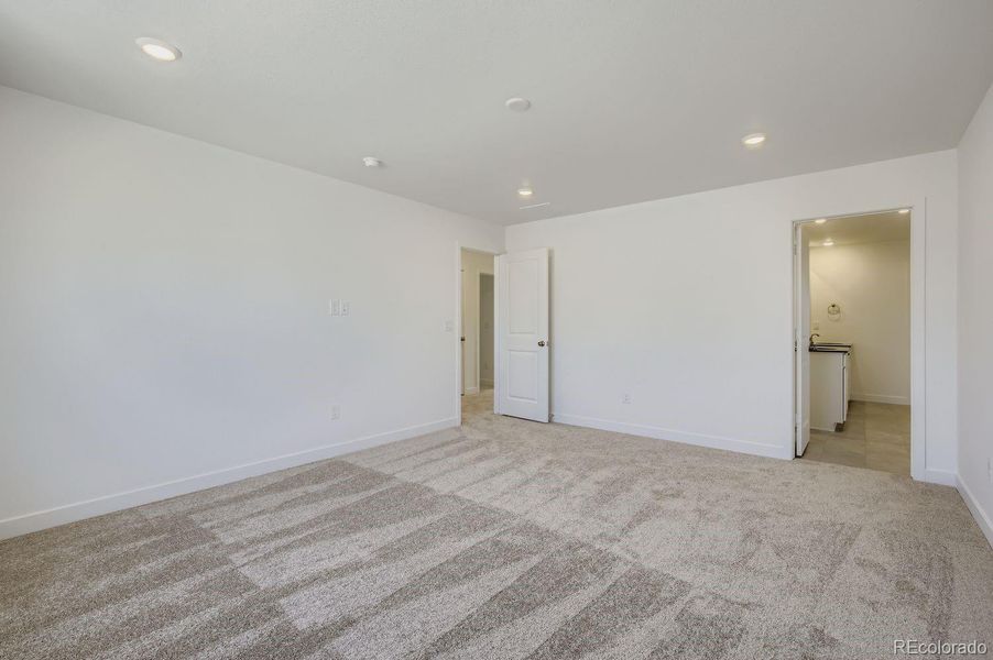 Spacious, unfurnished interior of a new home in Riano Ridge, Loveland (Image 14).