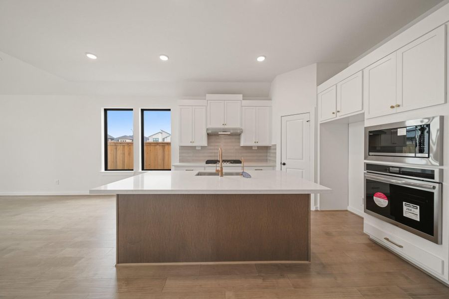 Image 12 of a home in Bridgeland 45', 50', 70'. Image 12 of a home in Bridgeland 45', 50', 70'.