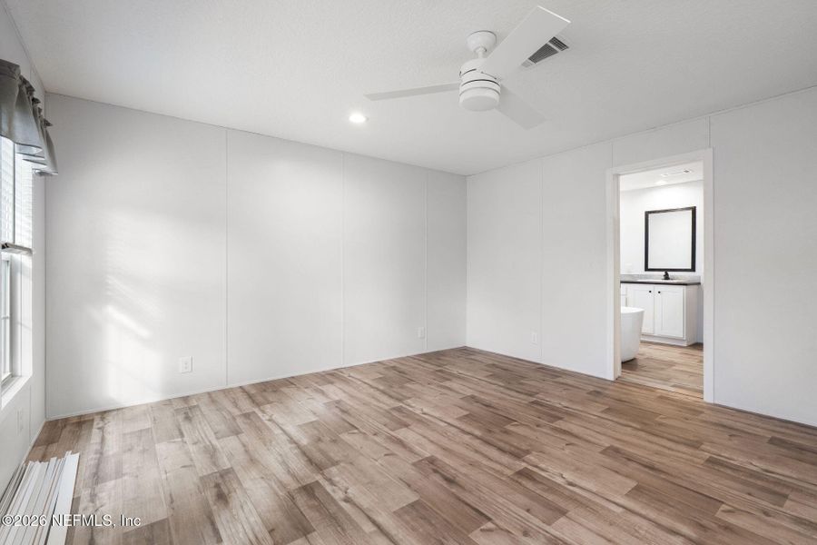 Spacious, unfurnished interior of a new home in , Hawthorne (Image 31).
