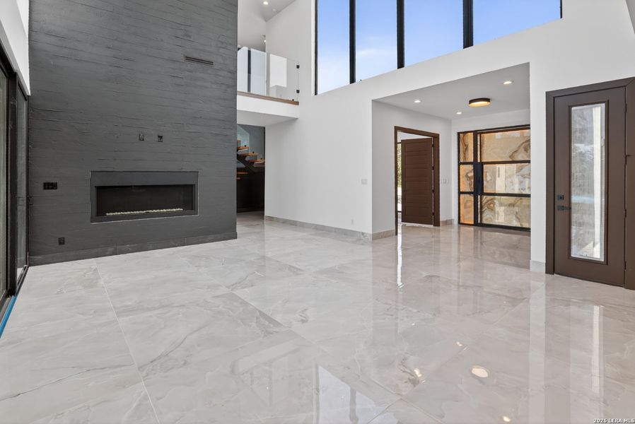 Spacious, unfurnished interior of a new home in , San Antonio (Image 43).