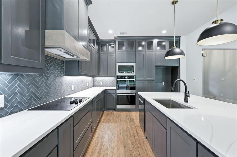 Furnished interior view inside a new home in , Waxahachie (Image 6).